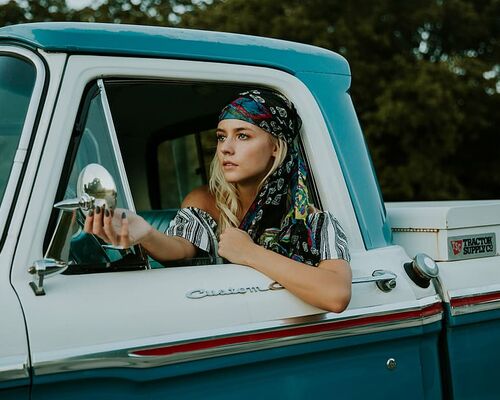 beautiful-car-driver-face