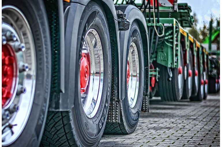 truck-heavy-duty-tractor-transport