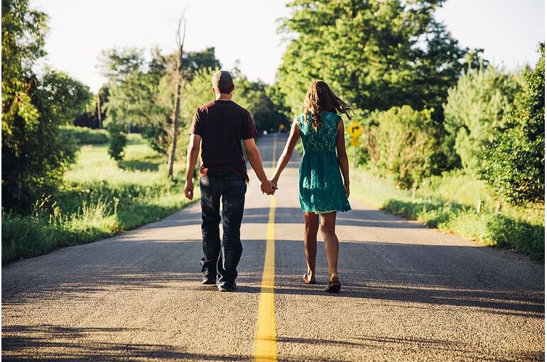 couple-love-friends-valentines-day